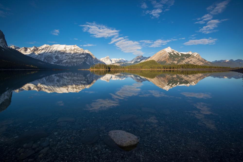 upper-kananaskis-lake-alberta-canada-sarrail-ridge-canadian.jpg